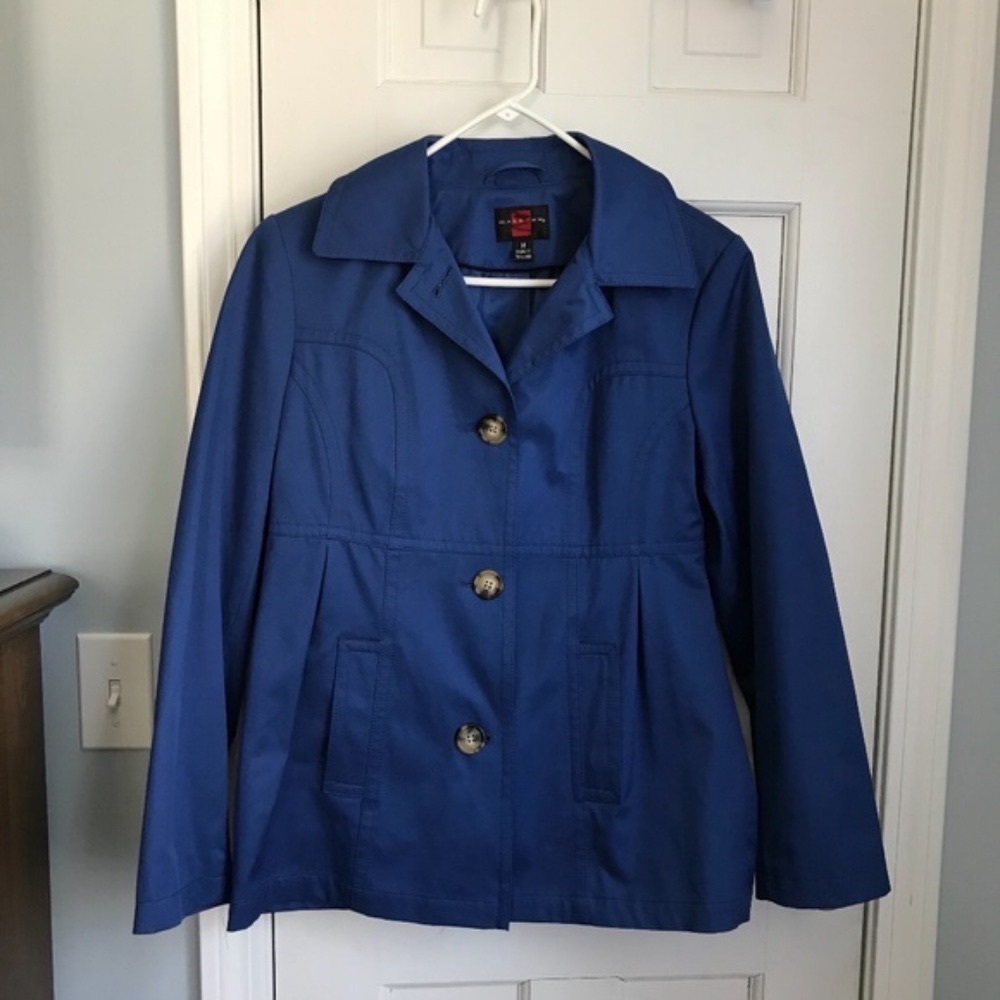 Cute jacket with detachable hood. EUC!